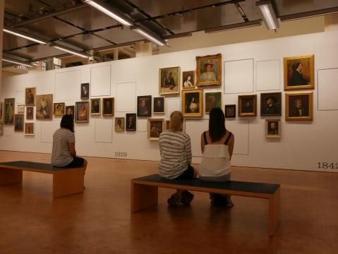 Blickkontakt- Gesichter einer Sammlung