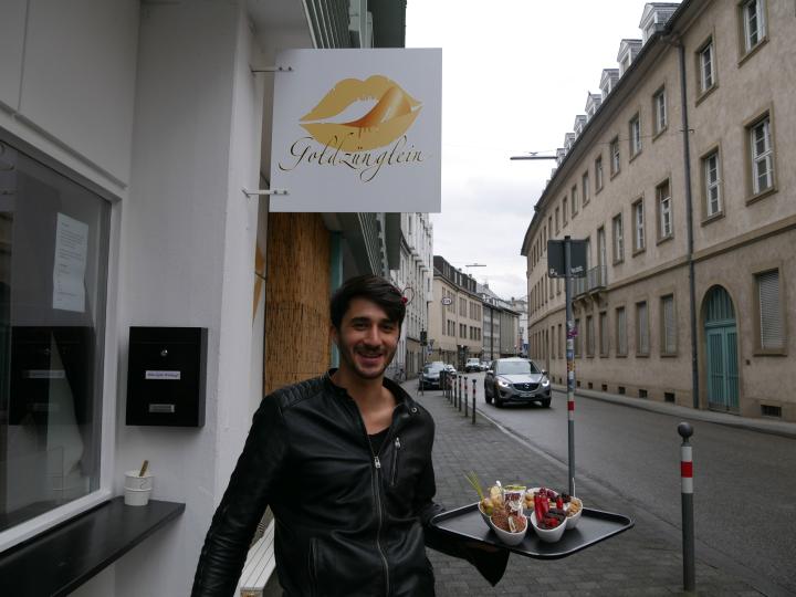 Marcel vorm Goldzünglein