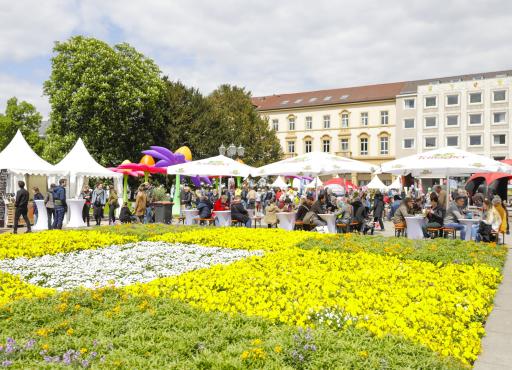 Fest der Sinne 2019 Genussmarkt Sitzgelegenheiten