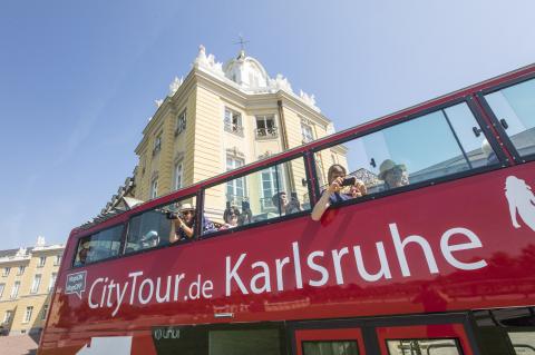 Neue Route für den roten Doppeldecker-Bus in Karlsruhe